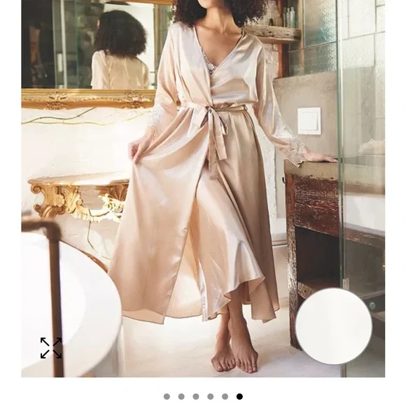 Bridal Robe - Picture 7 of 8